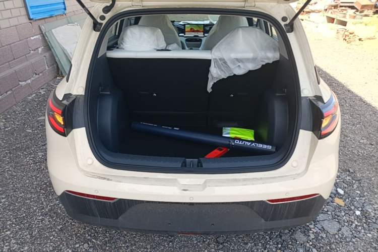 Used Geely Galaxy Geome 2026 Model 310km Youth Edition Trunk