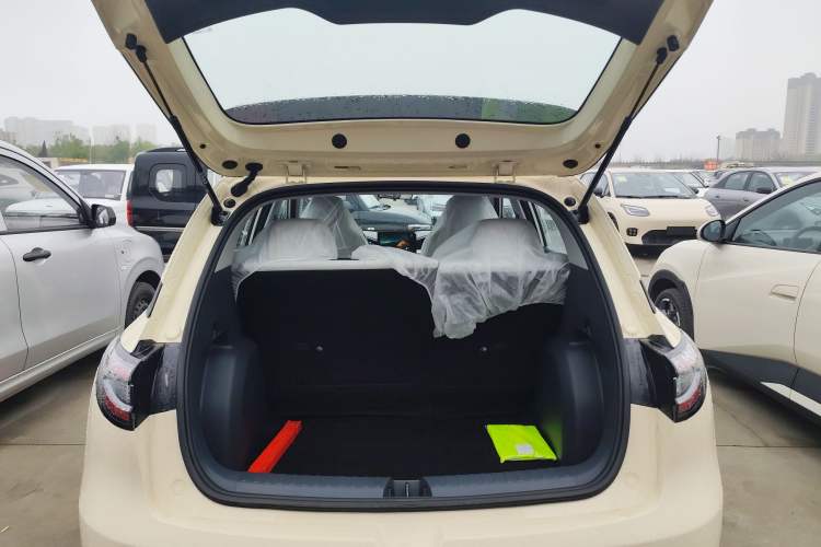 Used Geely Galaxy Geome 2026 Model 310km Youth Edition Trunk