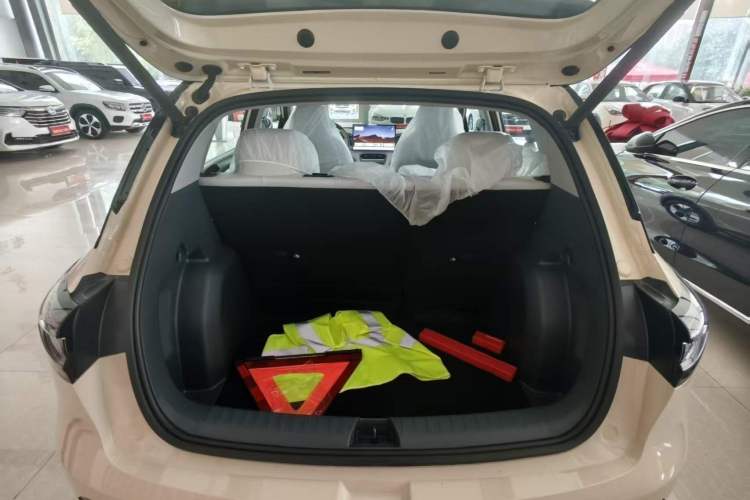Used Geely Galaxy Geome 2026 Model 310km Dream Edition Trunk