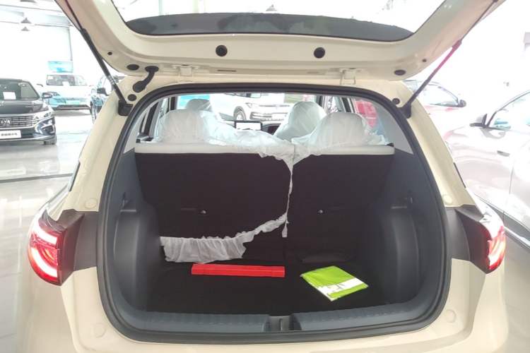 Used Geely Galaxy Geome 2026 Model 310km Youth Edition Trunk