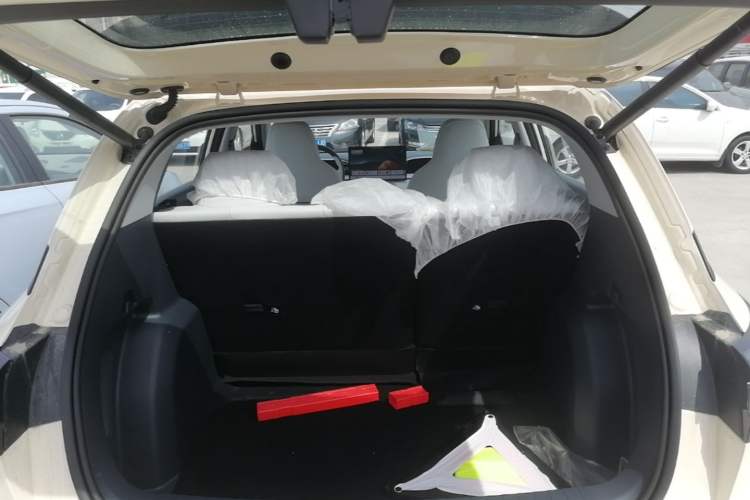 Used Geely Galaxy Geome 2026 Model 310km Dream Edition Trunk