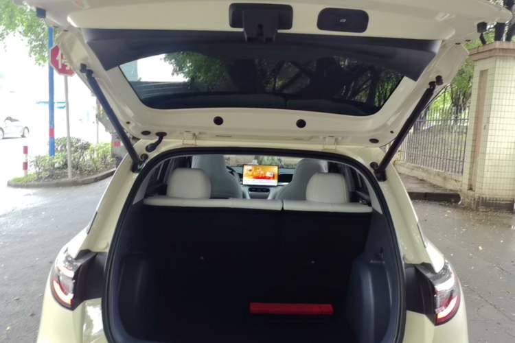 Used Geely Galaxy Geome 2026 Model 310km Dream Edition Trunk