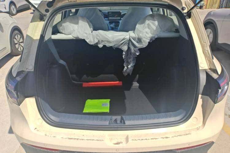 Used Geely Galaxy Geome 2026 Model 310km Youth Edition Trunk