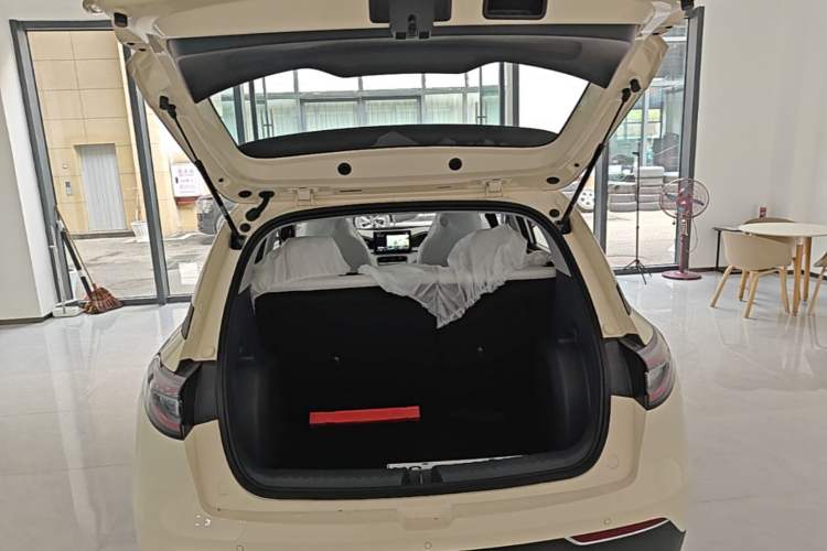 Used Geely Galaxy Geome 2026 Model 310km Youth Edition Trunk