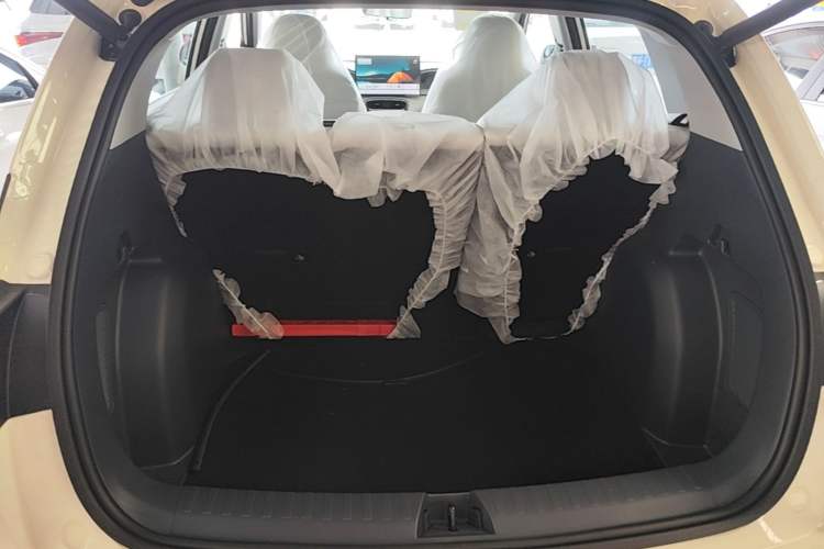 Used Geely Galaxy Geome 2026 Model 310km Dream Edition Trunk