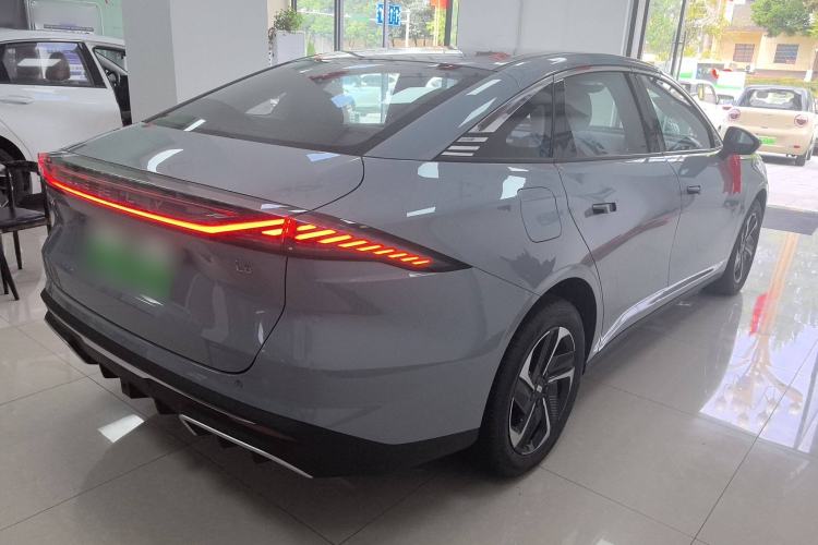 Used Geely Galaxy L6 2024 125km PLUS Dragon Edition Exterior 3