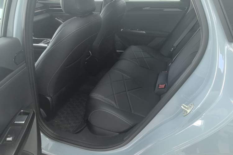 Used Geely Galaxy L6 2024 125km PLUS Dragon Edition Interior 1