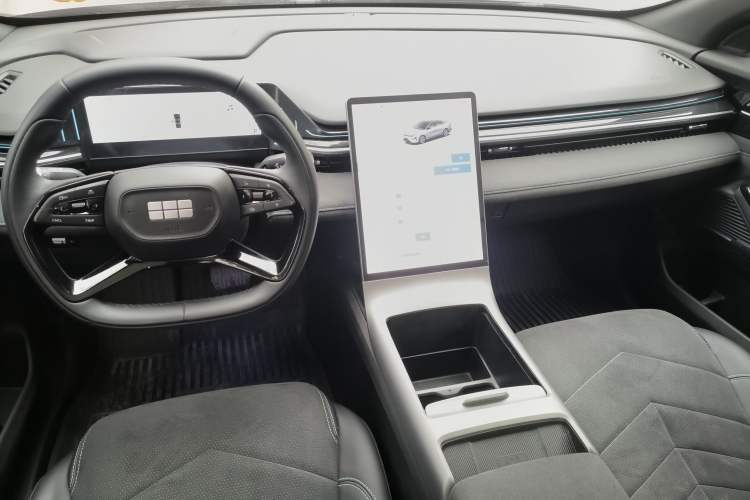 Used Geely Galaxy L6 2024 125km Creative Edition Center Console