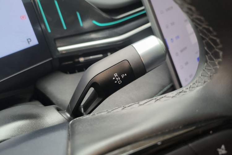 Used Geely Galaxy L6 2024 125km Creative Edition Gear Lever