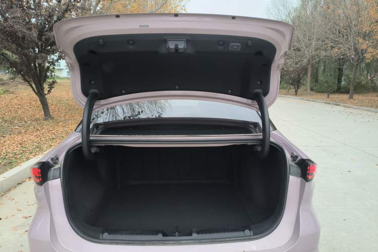 Used Geely Galaxy L6 2024 125km Creative Edition Trunk