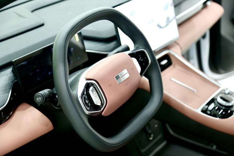 Used Geely Galaxy L6 2025 EM-i 140km Long-Range Version Interior 1