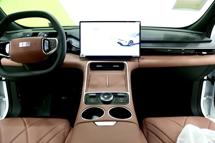 Used Geely Galaxy L6 2025 EM-i 140km Long-Range Version Interior 2