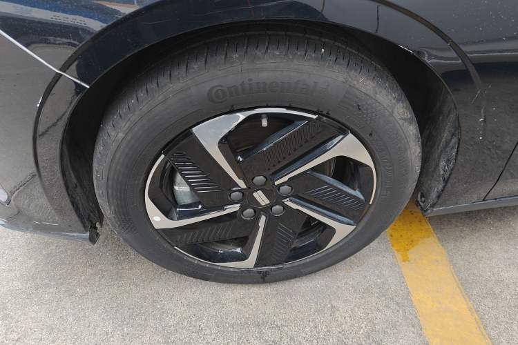 Used Geely Galaxy L6 2023 60km PLUS Exterior 4