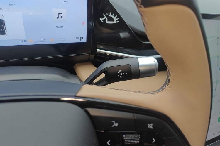 Used Geely Galaxy L6 2023 60km PLUS Gear Lever