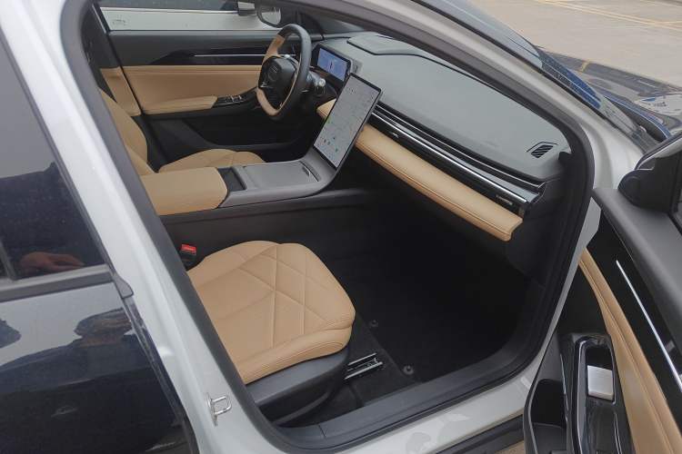 Used Geely Galaxy L6 2023 60km PLUS Right Front Seat