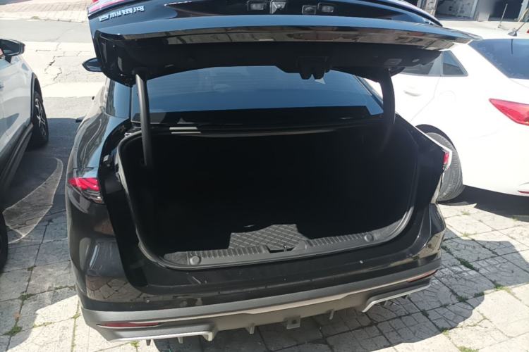 Used Geely Galaxy L6 2023 125km Starship Trunk