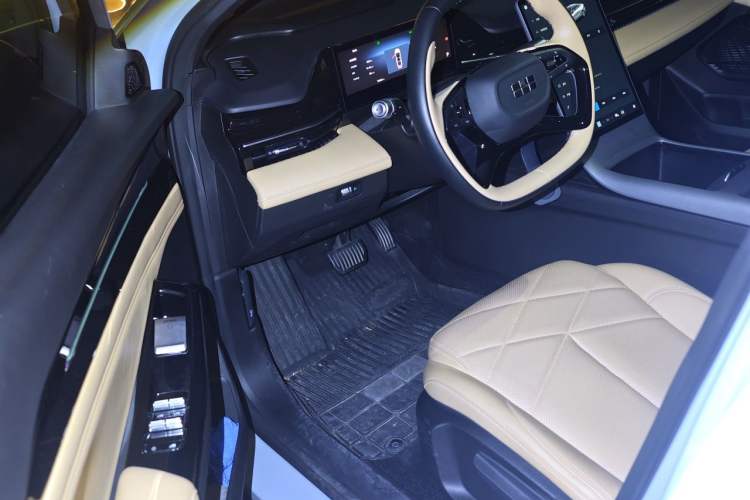 Used Geely Galaxy L6 2023 60km PLUS Driver Seat