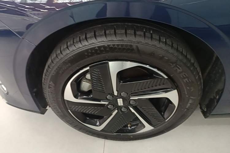 Used Geely Galaxy L6 2023 125km Starship Exterior 4