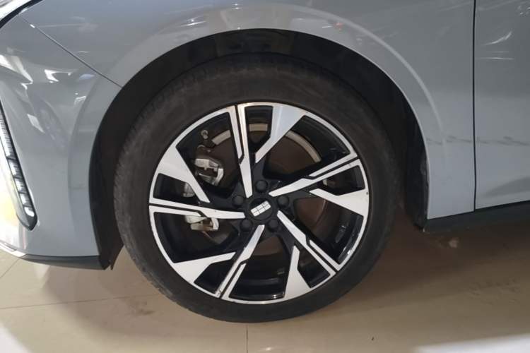 Used Geely Galaxy L6 2023 125km Starship Exterior 4