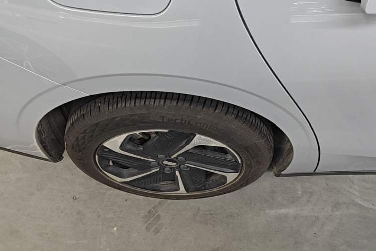 Used Geely Galaxy L6 2023 125km MAX Exterior 5