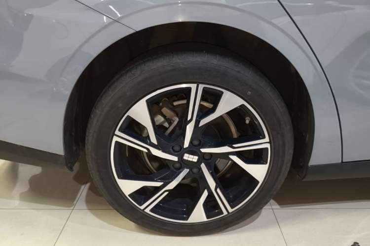 Used Geely Galaxy L6 2023 125km Starship Exterior 5