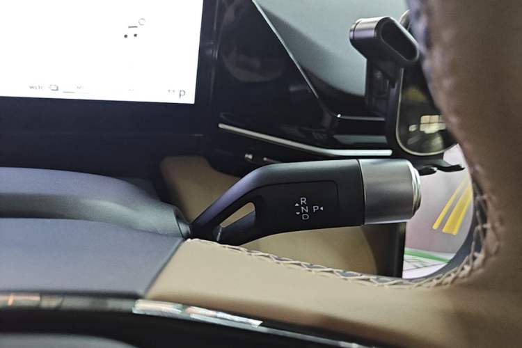 Used Geely Galaxy L6 2023 125km MAX Gear Lever