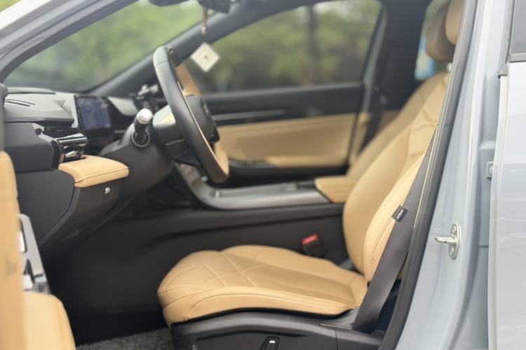 Used Geely Galaxy L6 2023 125km MAX Interior 4