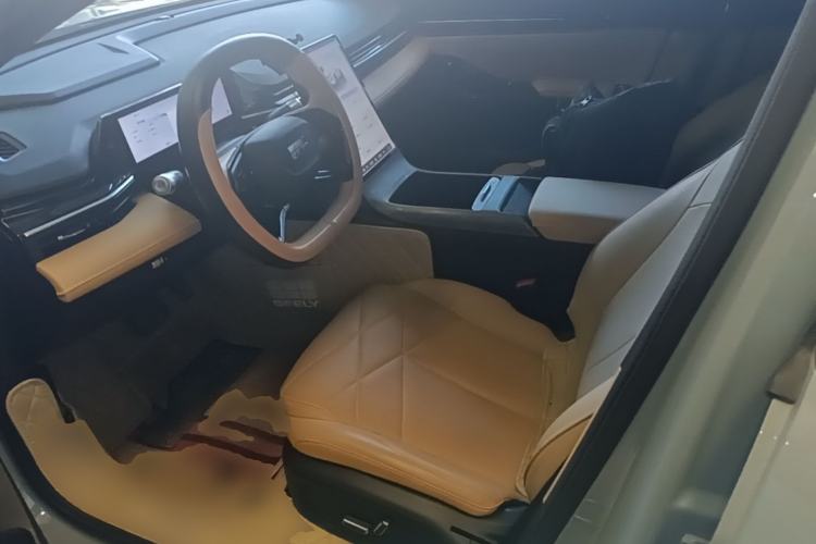 Used Geely Galaxy L6 2023 125km MAX Left Front Seat