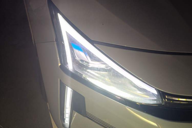 Used Geely Galaxy L6 2023 60km PLUS Right Front Headlight