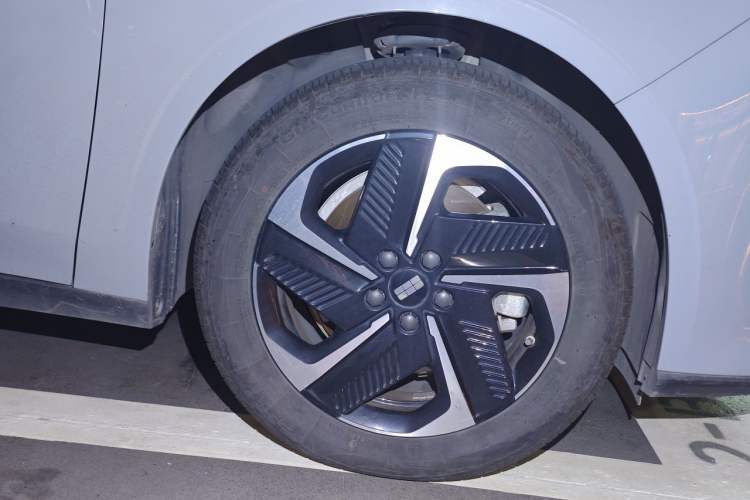Used Geely Galaxy L6 2023 60km PLUS Right Front Wheel Hub