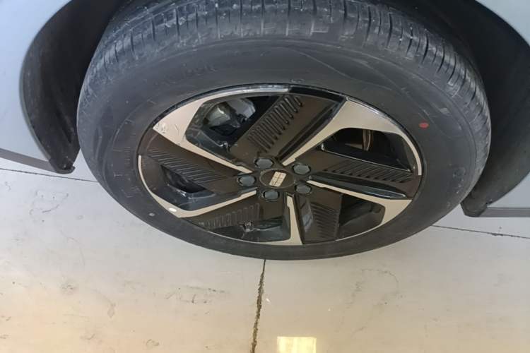 Used Geely Galaxy L6 2023 125km MAX Right Rear Wheel Hub