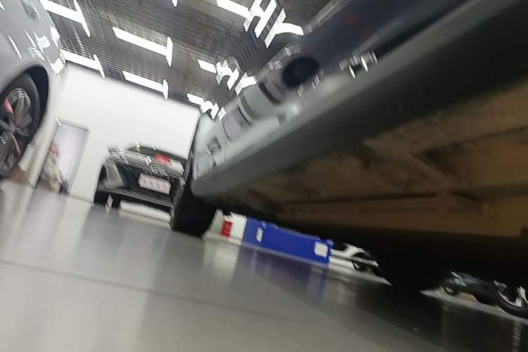 Used Geely Galaxy L6 2023 125km Starship Right Side Sill