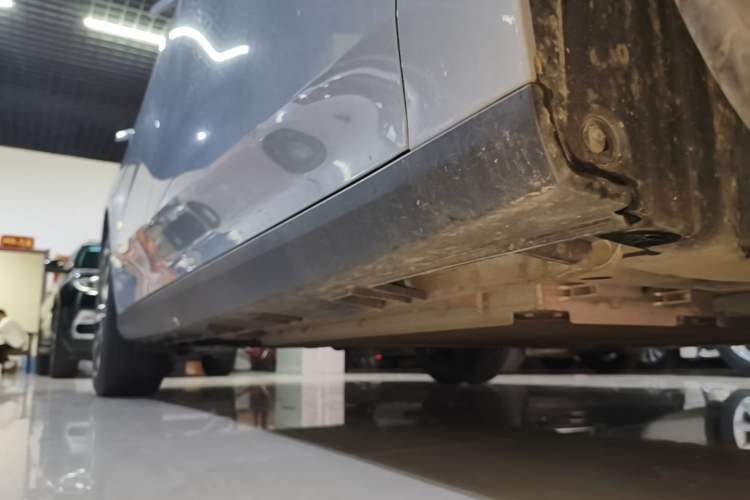 Used Geely Galaxy L6 2023 125km Starship Right Side Sill
