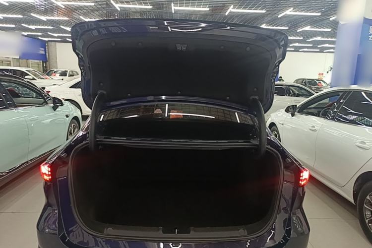 Used Geely Galaxy L6 2023 125km Starship Trunk