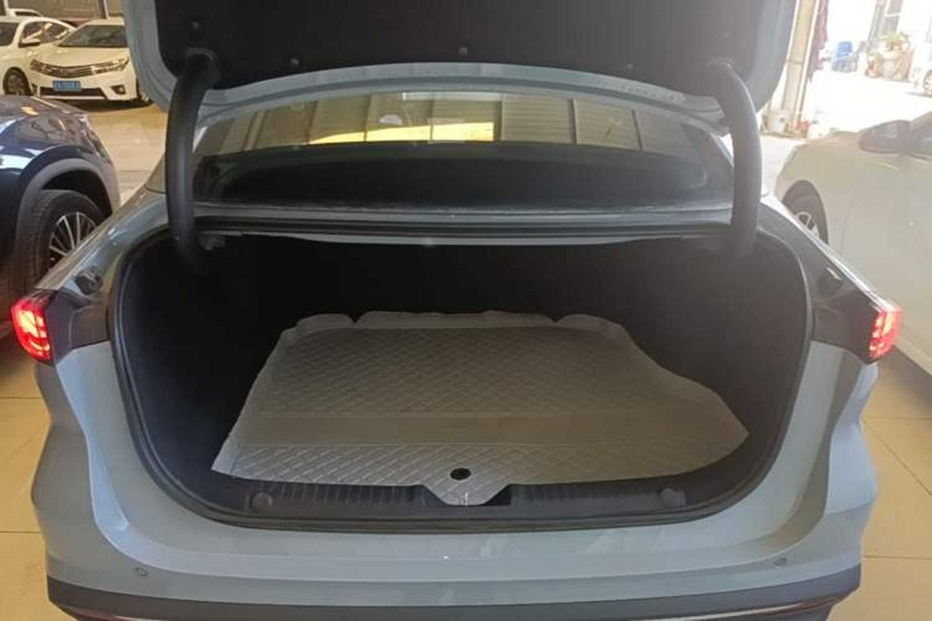 Used Geely Galaxy L6 2023 125km MAX Trunk