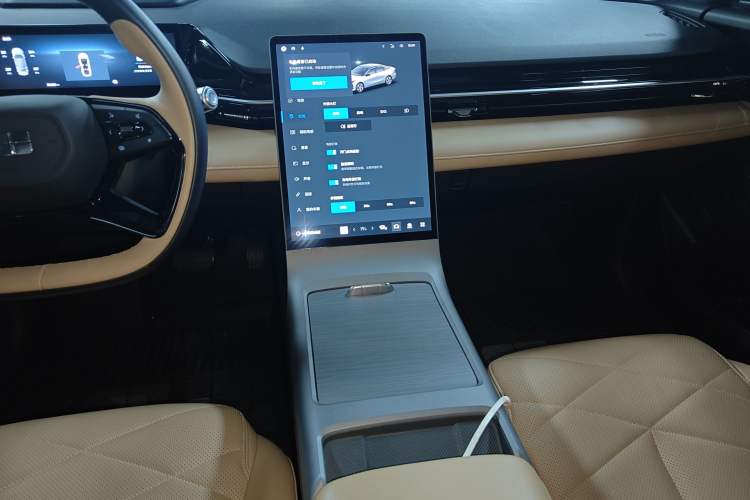 Used Geely Galaxy L6 2023 60km PLUS Audio And AC Panel