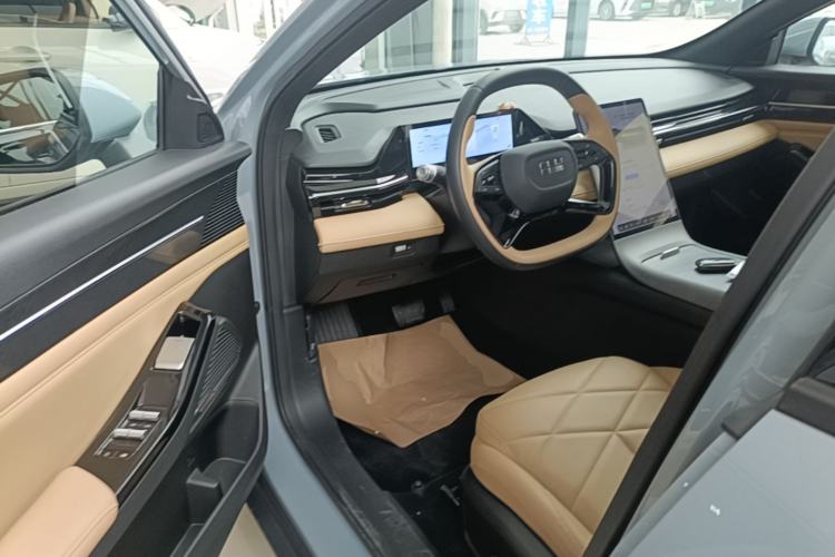 Used Geely Galaxy L6 2023 125km MAX Driver Seat