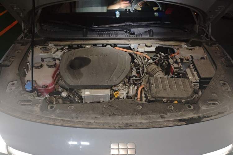 Used Geely Galaxy L6 2023 125km Starship Engine Bay