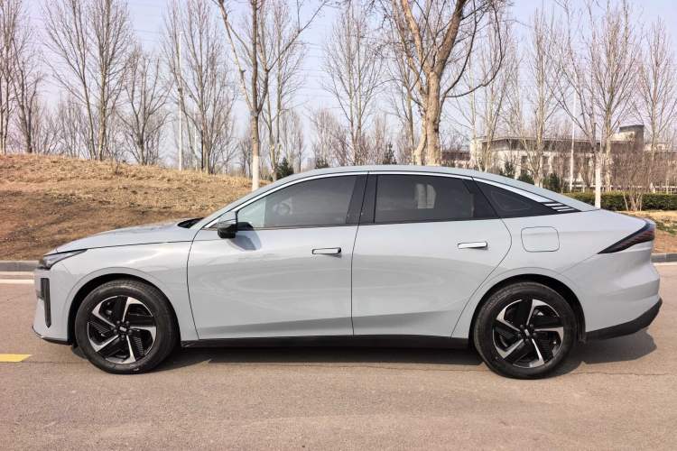 Used Geely Galaxy L6 2023 125km MAX Exterior 2