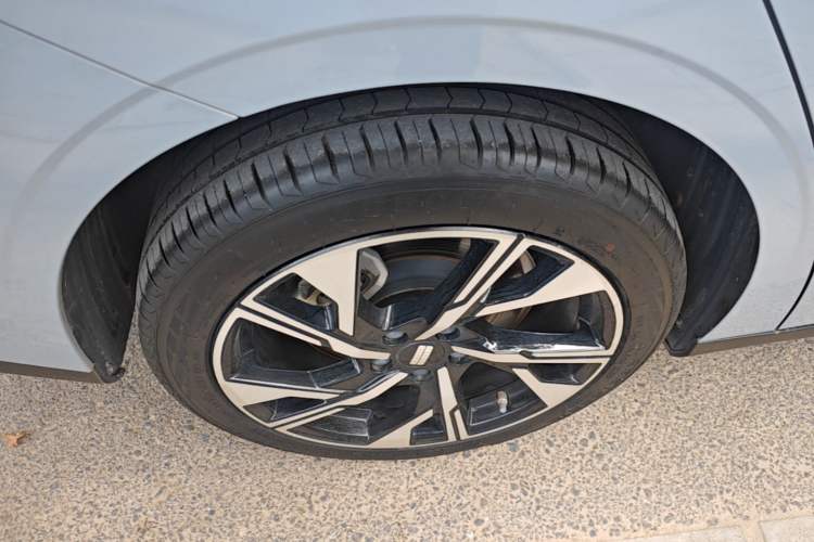 Used Geely Galaxy L6 2023 125km Starship Exterior 3