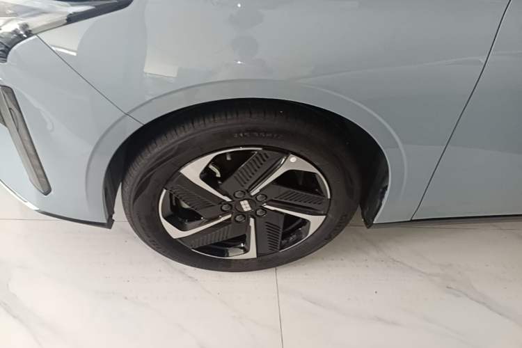 Used Geely Galaxy L6 2023 60km PLUS Exterior 4