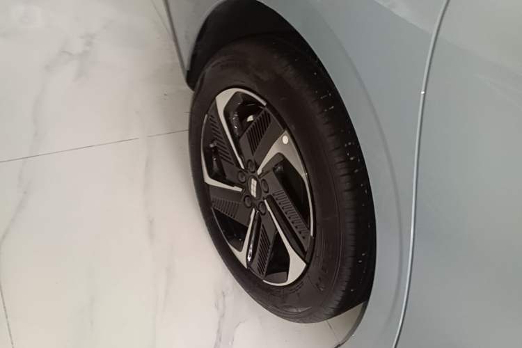 Used Geely Galaxy L6 2023 60km PLUS Exterior 5