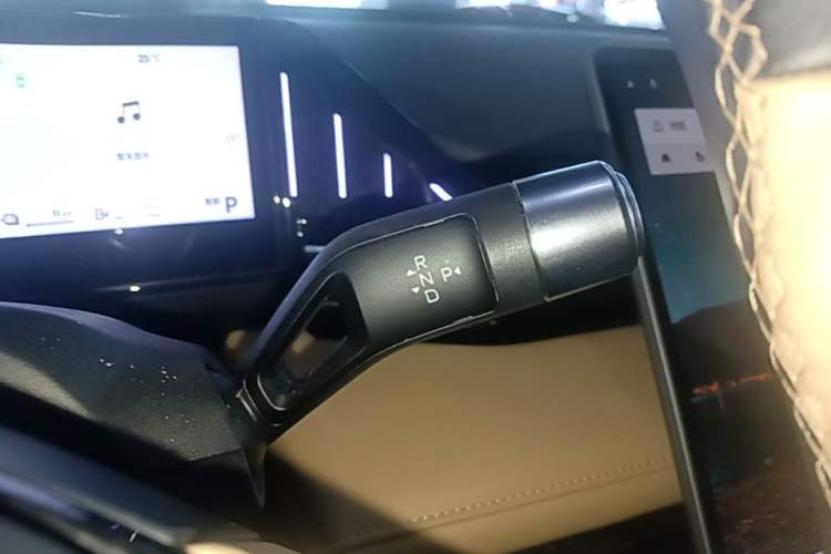 Used Geely Galaxy L6 2023 125km Starship Gear Lever