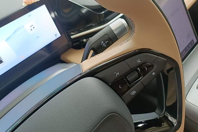 Used Geely Galaxy L6 2023 125km MAX Gear Lever