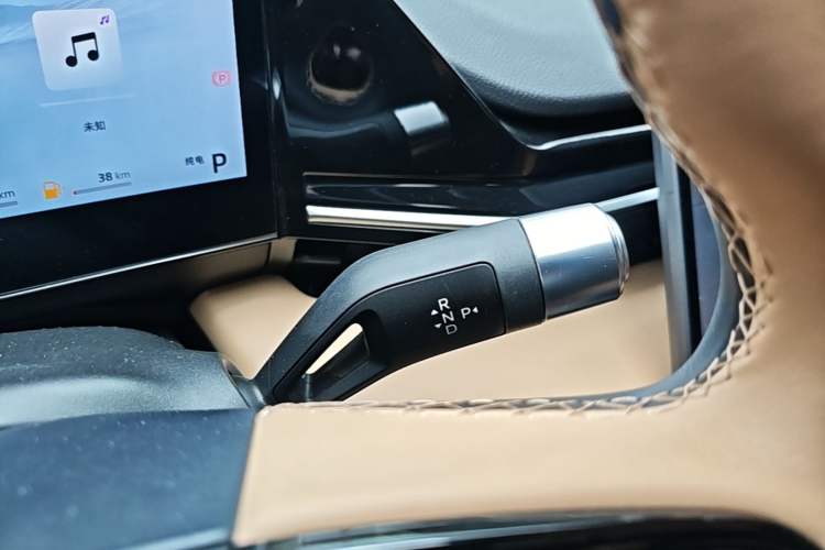 Used Geely Galaxy L6 2023 125km MAX Gear Lever