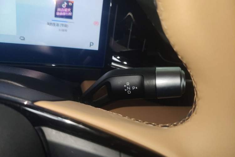 Used Geely Galaxy L6 2023 125km Starship Gear Lever