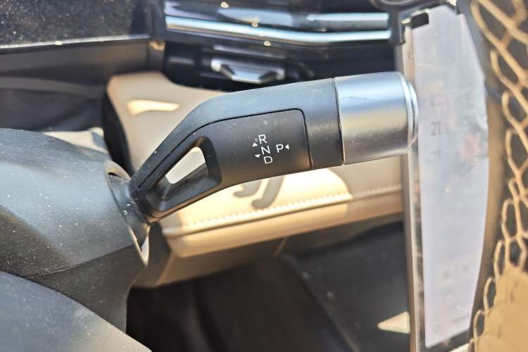 Used Geely Galaxy L6 2023 125km PLUS Gear Lever