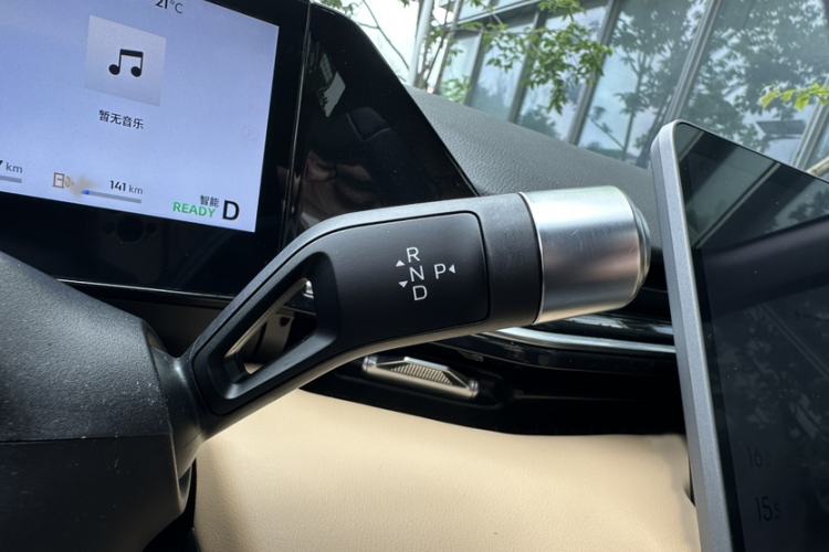 Used Geely Galaxy L6 2023 60km PLUS Gear Lever