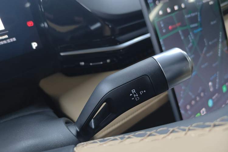 Used Geely Galaxy L6 2023 60km PLUS Gear Lever