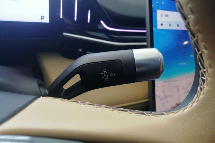 Used Geely Galaxy L6 2023 125km Starship Gear Lever